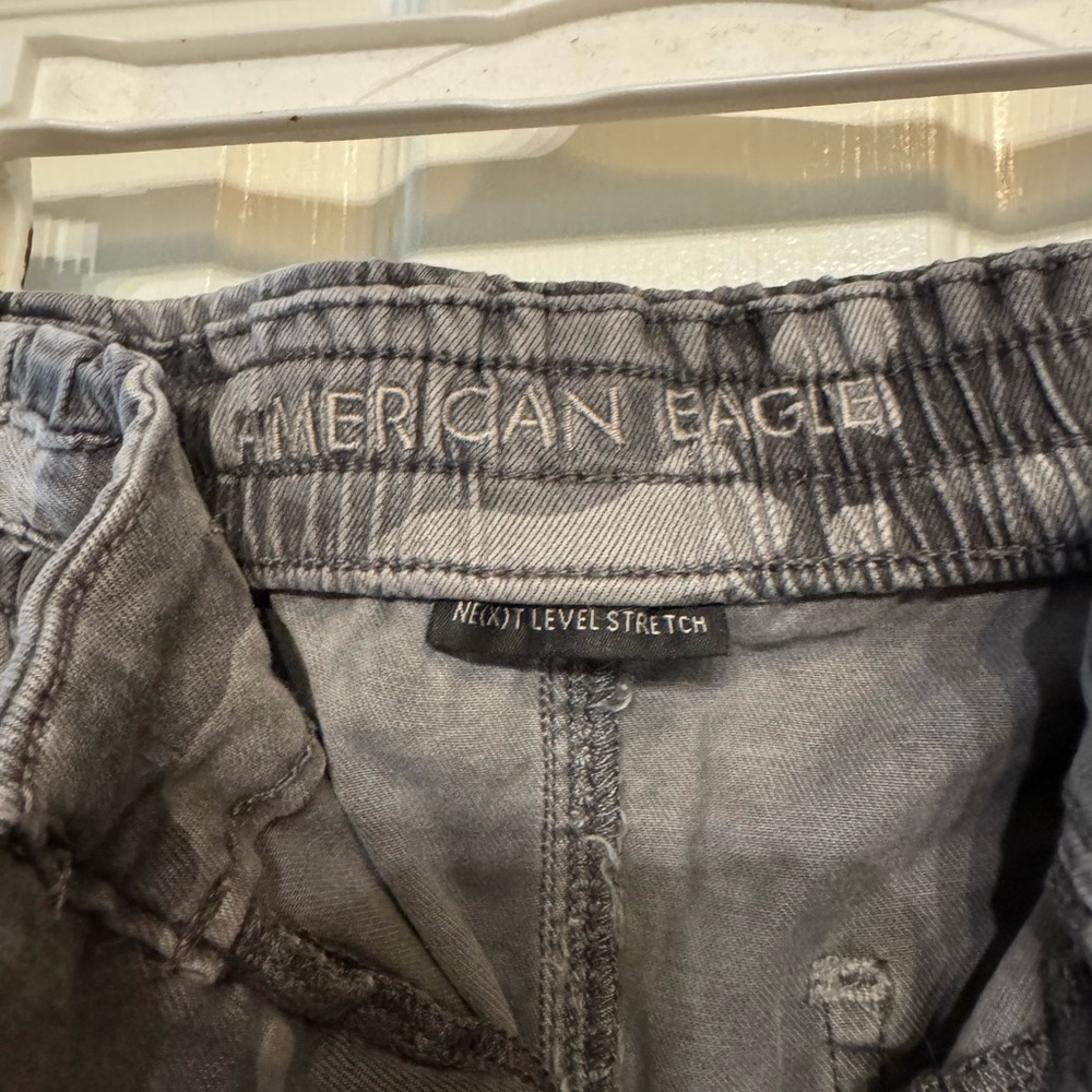 American Eagle Outfitters Woman’s Gray Camo Cargo Pants - Picture 3 of 6